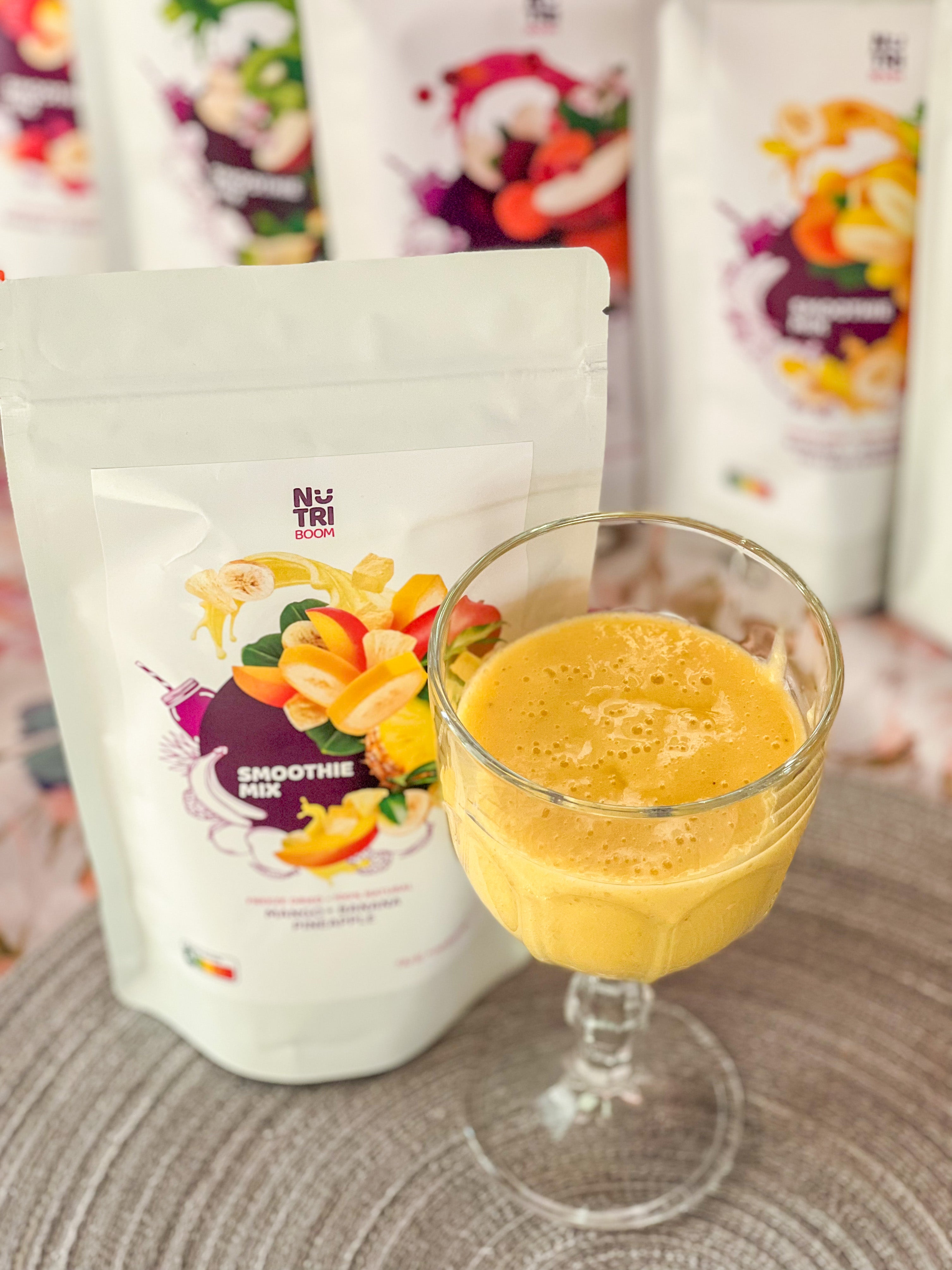 http://nutriboom.eu/cdn/shop/articles/freeze-dried-smoothie-mix-with-freeze-dried-pineapple-mango-banana-nutriboom-liofilizets-smutijs-banani-ananass-mango.jpg?v=1654609441