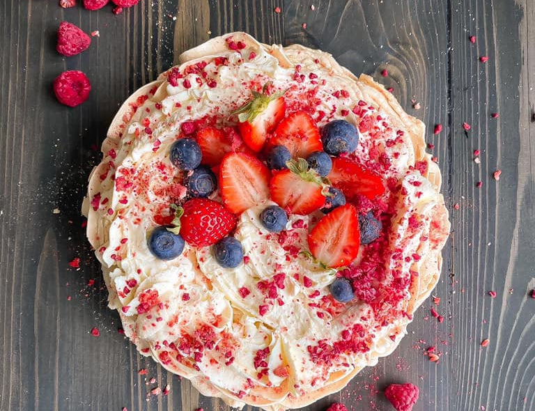 Pavlovas kūkas recepte no Māras Ziemeles (IG @edamskaisti) 💖