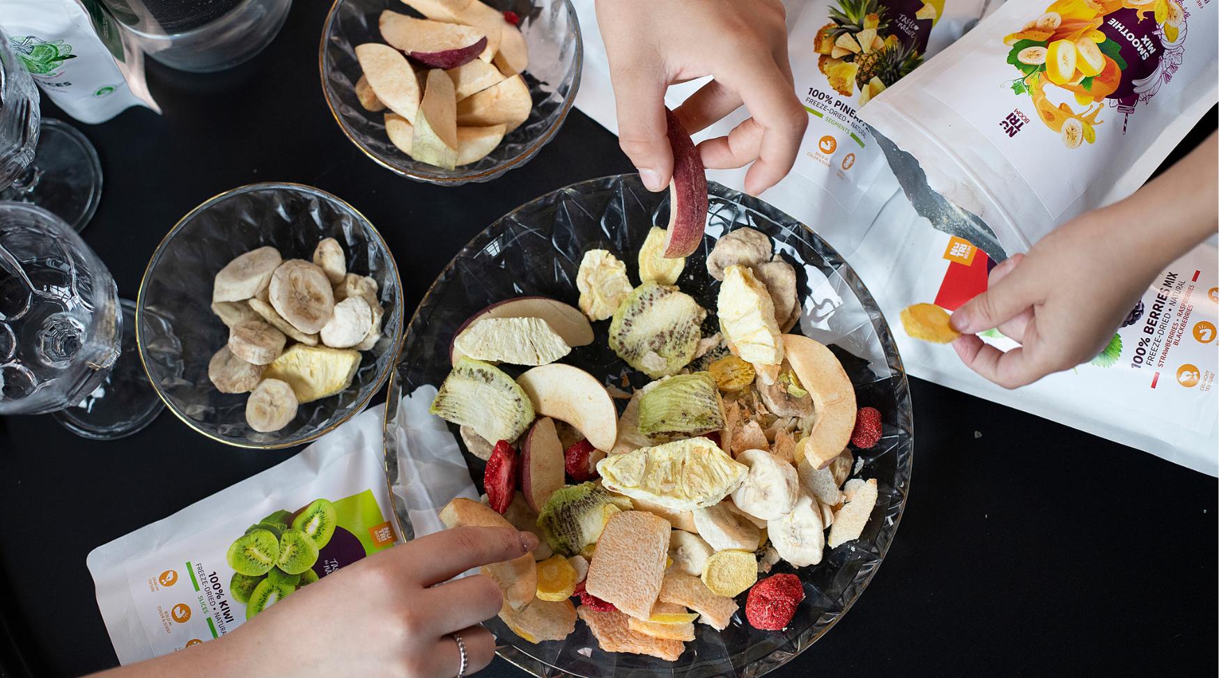 freeze-dried-fruits-berries-vegetables-nutriboom-snacks-healthy-gift-snack-veggies-vegan-liofilizetas-ogas-augli-darzeni-veseligi-naski-uzkodas-spacefood-superfood2