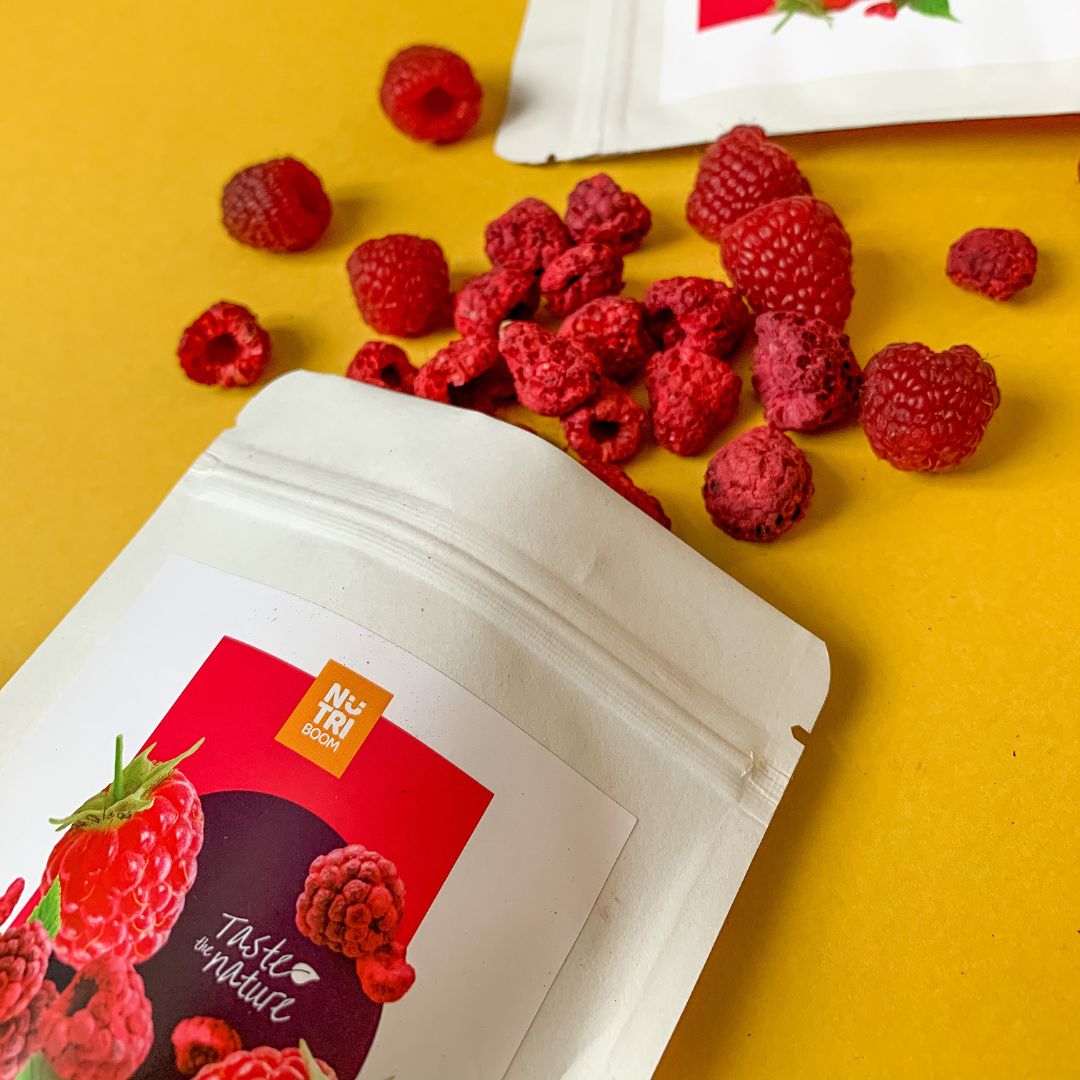 raspberries-freeze-dried-nutriboom-healthy-snacks-natural-treats-sweets-office-tasty-crunchy-on-the-go-sustainable-clean-label-whole-foods-fruits-1