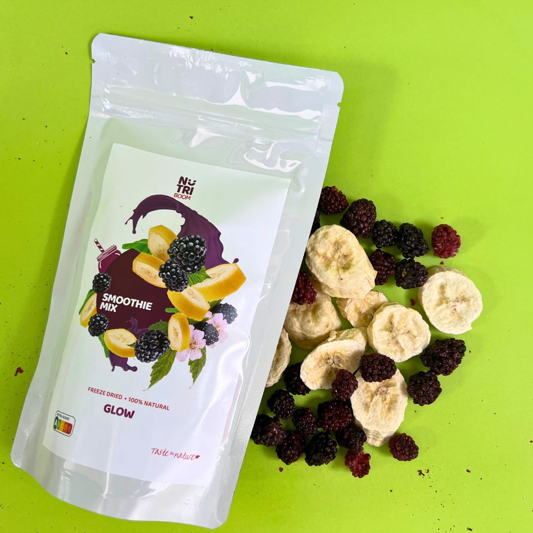 smoothie-blend-glow-nutriboom-from-freeze-dried-bananas-blackberries-healthy-snacks