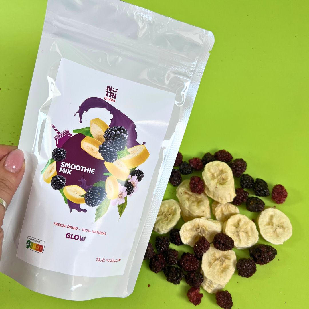 smoothie-blend-glow-nutriboom-from-freeze-dried-bananas-blackberries-healthy-snacks