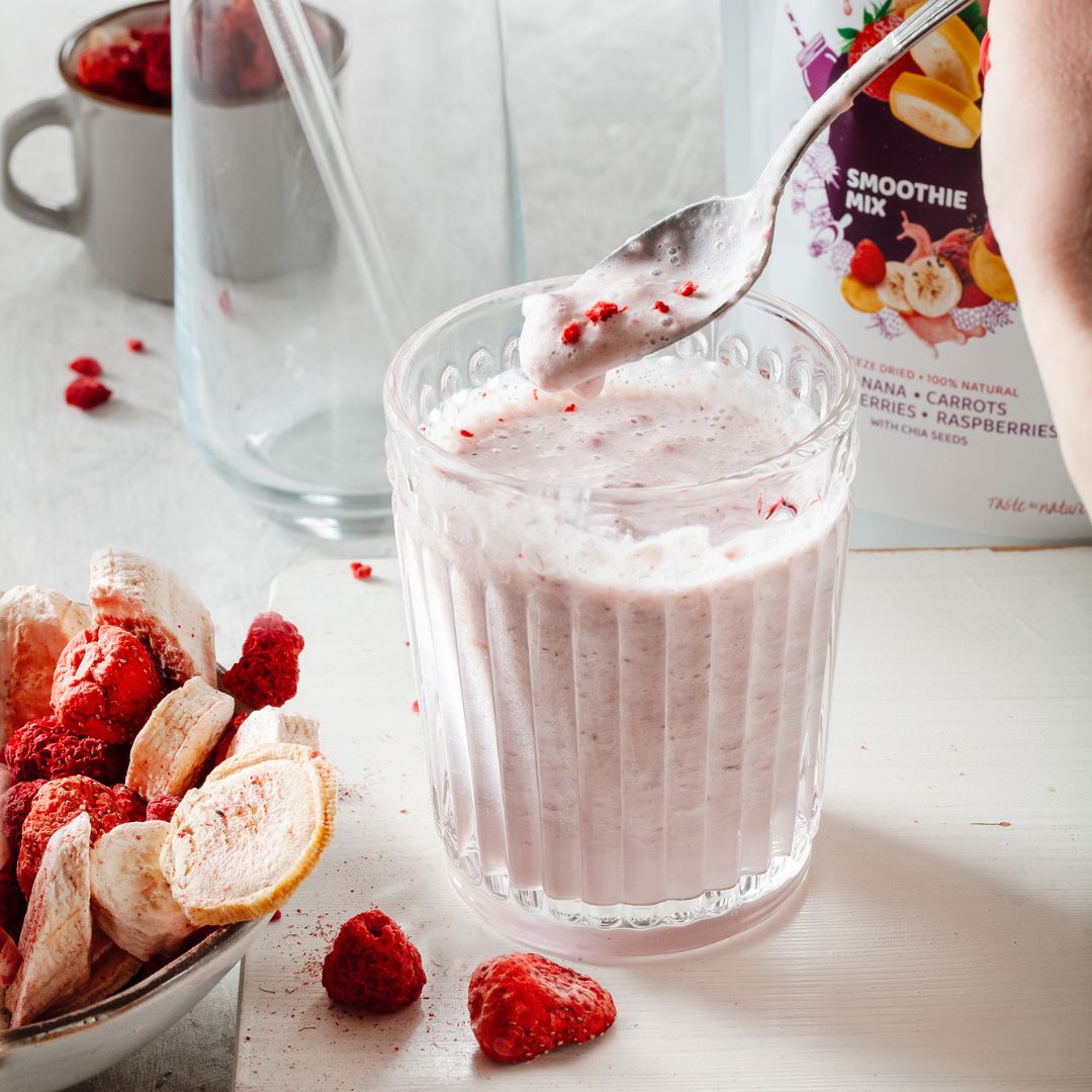 smoothie-blend-shape-up-from-freeze-dried-bananas-yellow-carrots-raspberries-strawberries-chia-seeds-nutriboom-healthy-tasty-weight-loss-natural-clean-label1