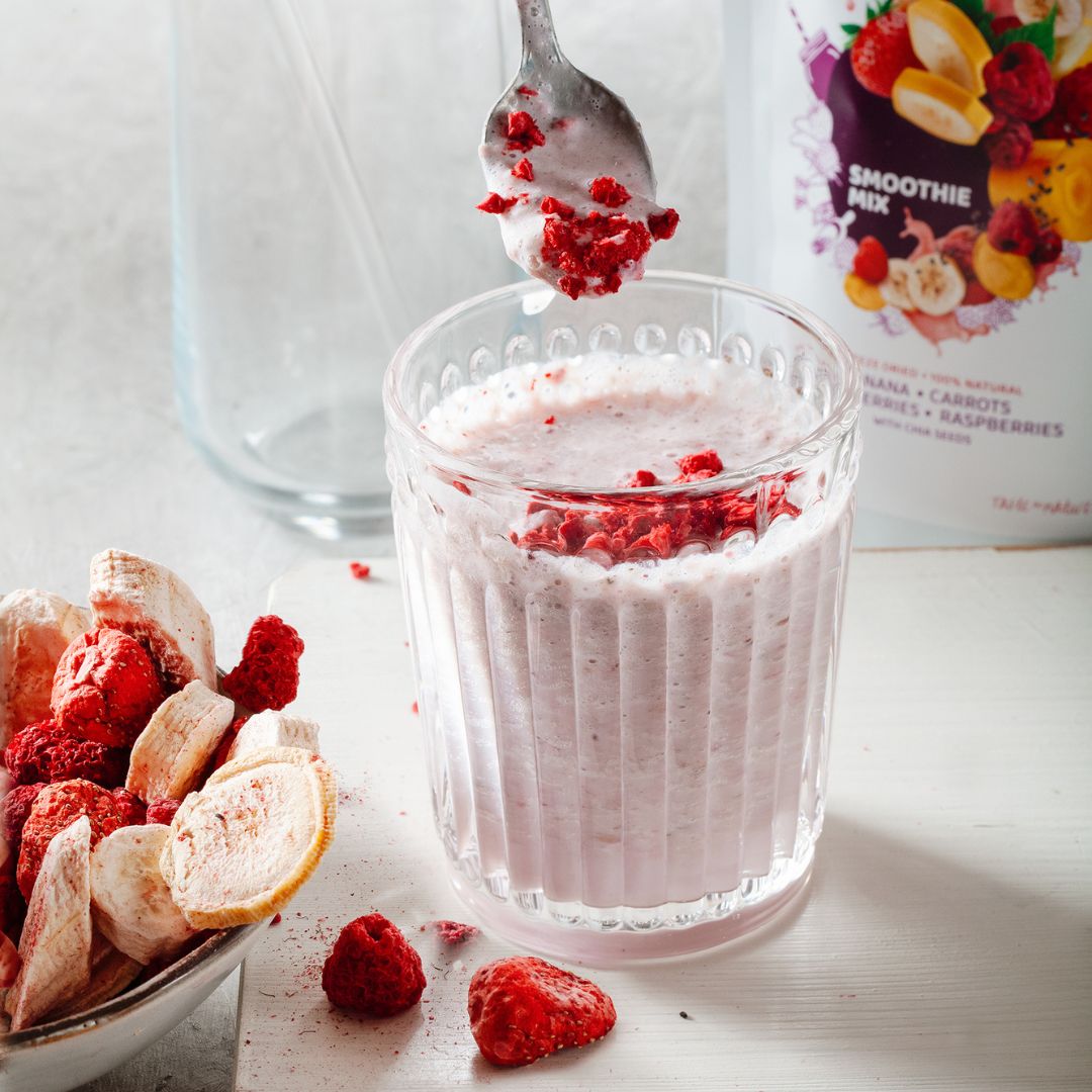 smoothie-blend-shape-up-from-freeze-dried-bananas-yellow-carrots-raspberries-strawberries-chia-seeds-nutriboom-healthy-tasty-weight-loss-natural-clean-label1